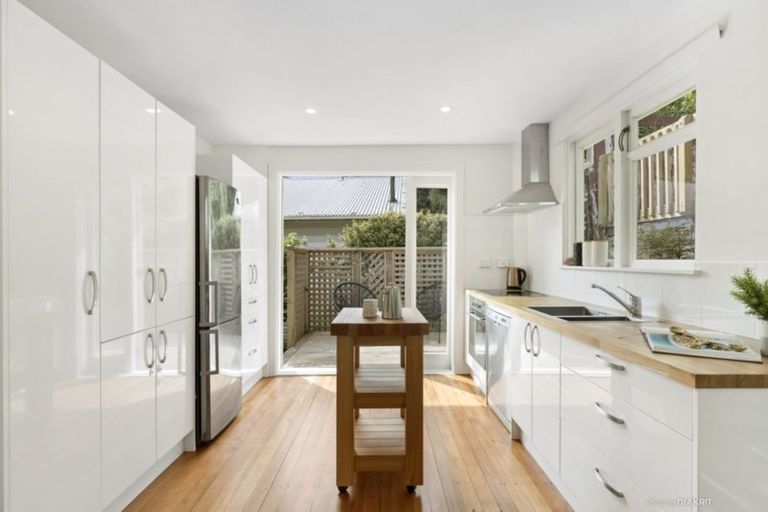 Photo of property in 70 Curtis Street, Northland, Wellington, 6012