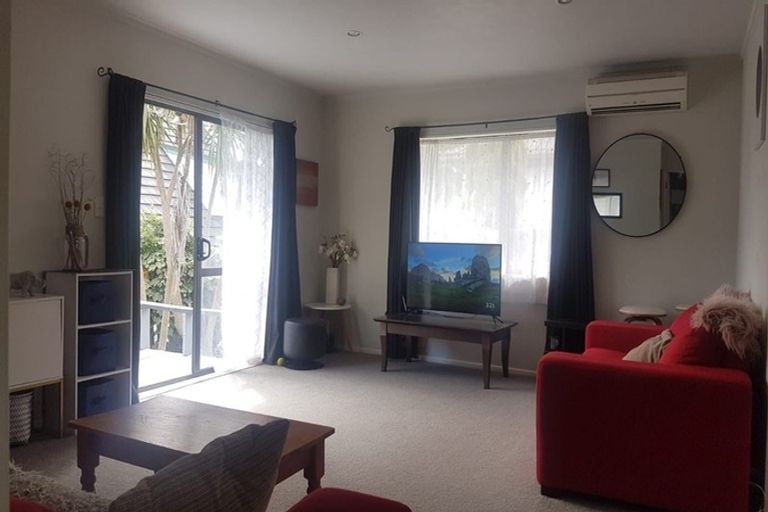 Photo of property in 131 View Road, Sunnyvale, Auckland, 0612