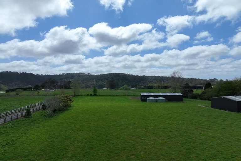 Photo of property in 2 Ada Lane, Riverhead, 0793