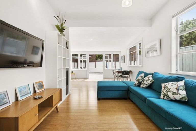 Photo of property in 250 Houghton Bay Road, Houghton Bay, Wellington, 6023