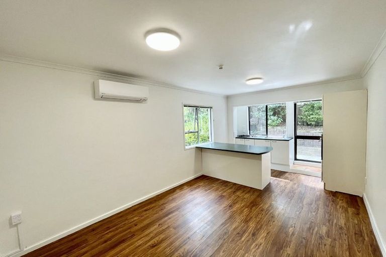 Photo of property in 2/56 Knightsbridge Drive, Forrest Hill, Auckland, 0620