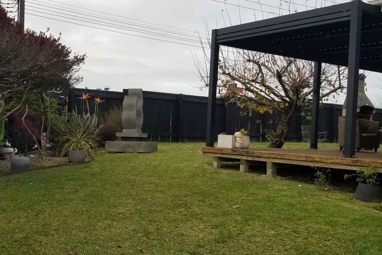 Photo of property in 1/2 Palm Court Drive, Glen Eden, Auckland, 0602