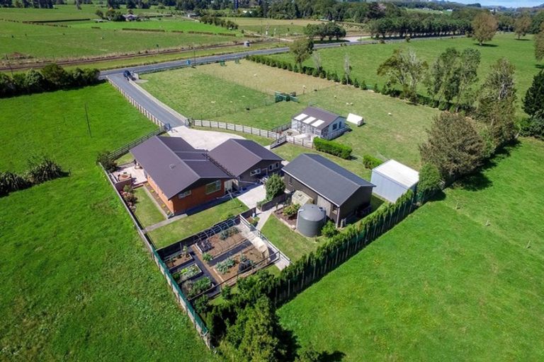 Photo of property in 318 Mountain Road, Lepperton, New Plymouth, 4373