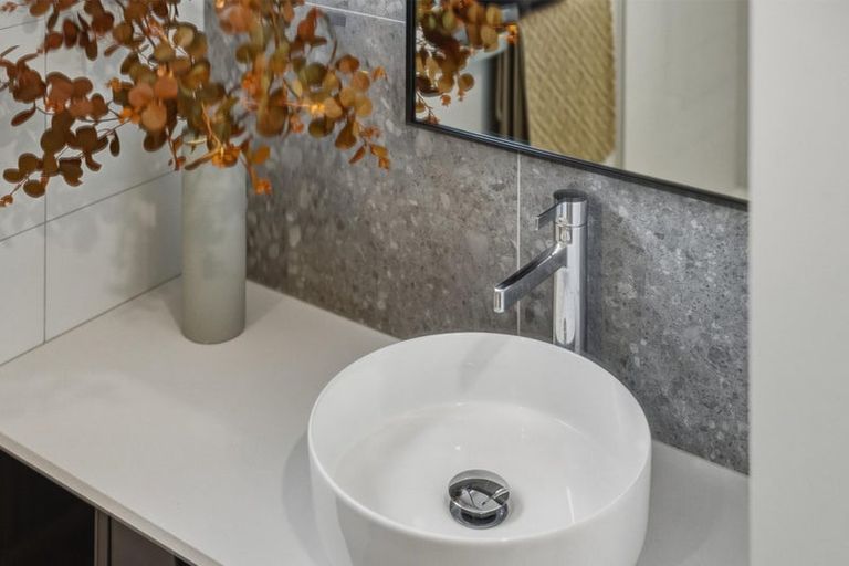 Photo of property in 85a Awaroa Road, Sunnyvale, Auckland, 0612