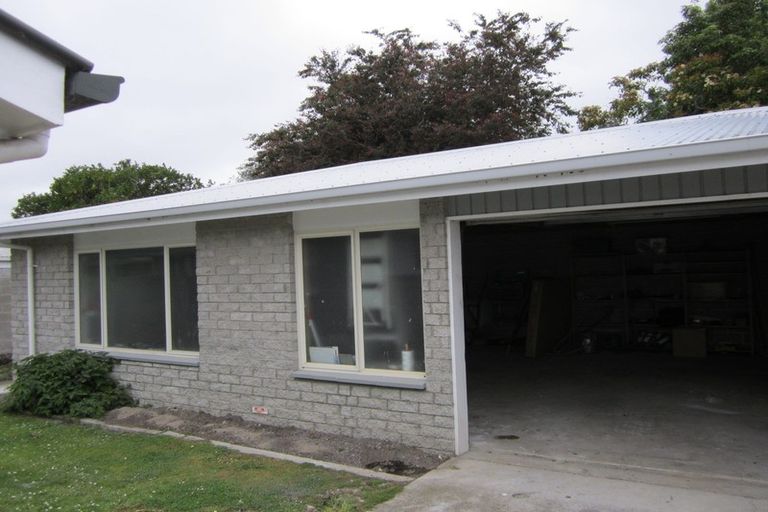 Photo of property in 6 Milnebank Street, Upper Riccarton, Christchurch, 8041