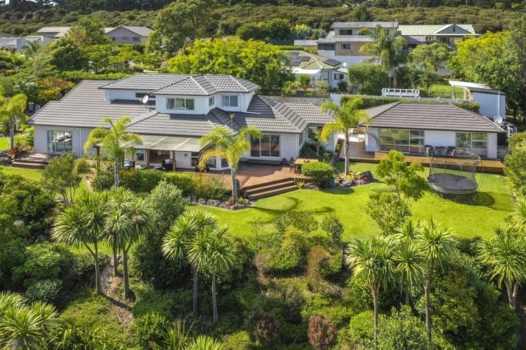 Photo of property in 47 Isobel Road, Greenhithe, Auckland, 0632