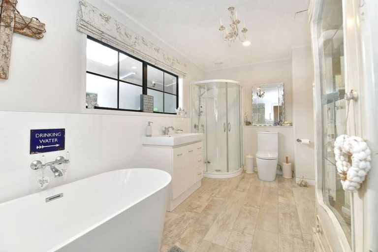 Photo of property in 14a Motuora Road, Manly, Whangaparaoa, 0930