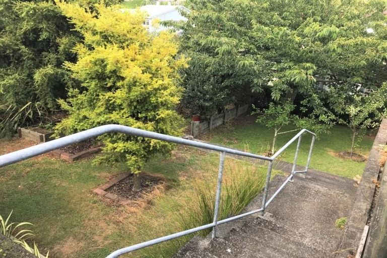 Photo of property in 4 Moana Crescent, Blagdon, New Plymouth, 4310