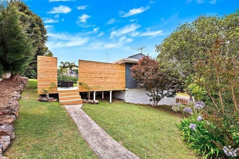 Photo of property in 3 Sumich Place, West Harbour, Auckland, 0618