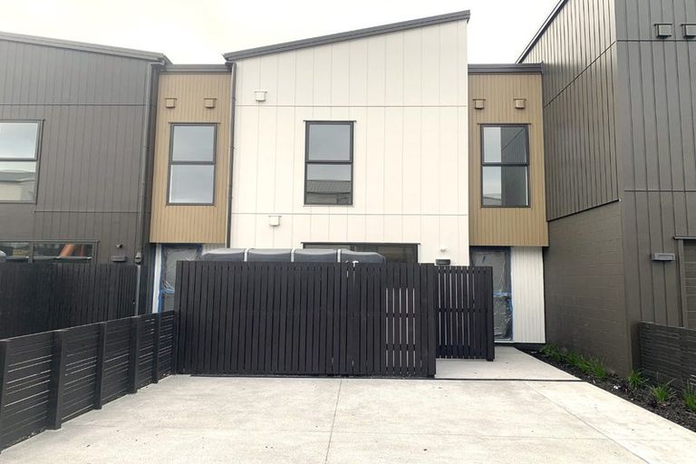 Photo of property in 21 Ringa Matau Road, Hobsonville, Auckland, 0616