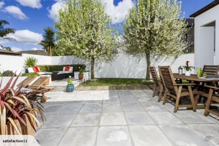 Photo of property in 15 Courtneys, West Harbour, Auckland, 0618