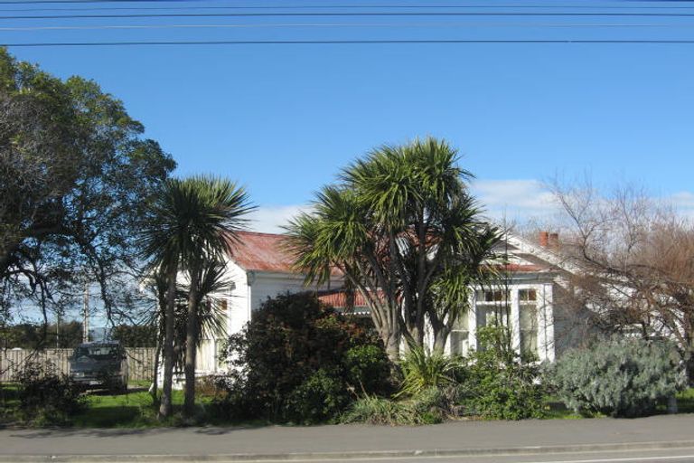 Photo of property in 260-262 High Street North, Carterton, 5713