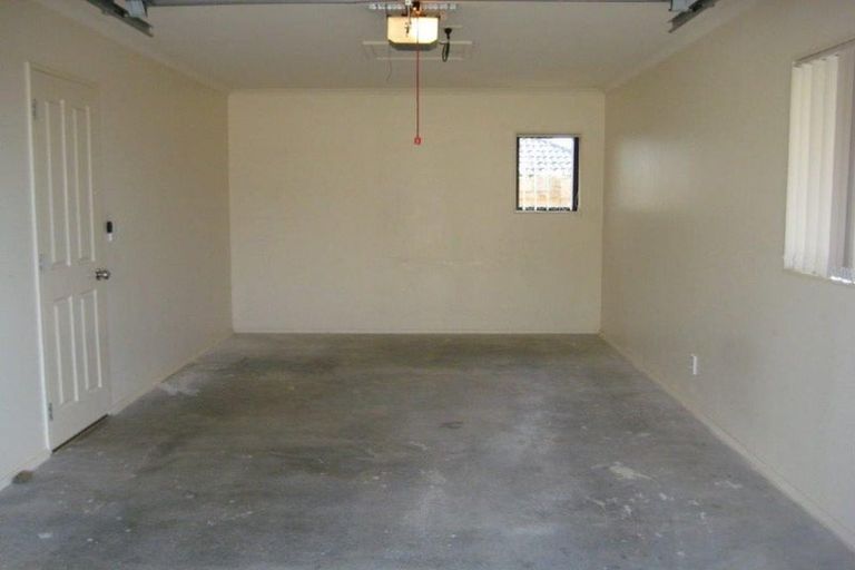 Photo of property in 4 Parkcrest Drive, Henderson, Auckland, 0612