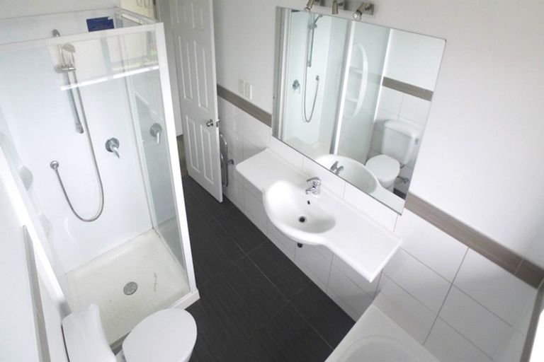 Photo of property in 9 Plumstead Rise, Glen Eden, Auckland, 0602