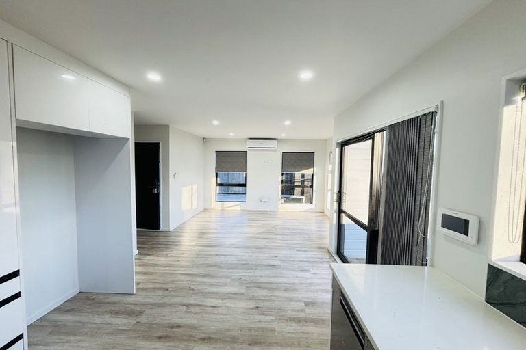 Photo of property in 2/2 Smiths Avenue, Papakura, 2110