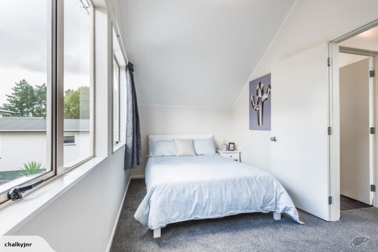 Photo of property in 1042a Great North Road, Point Chevalier, Auckland, 1022