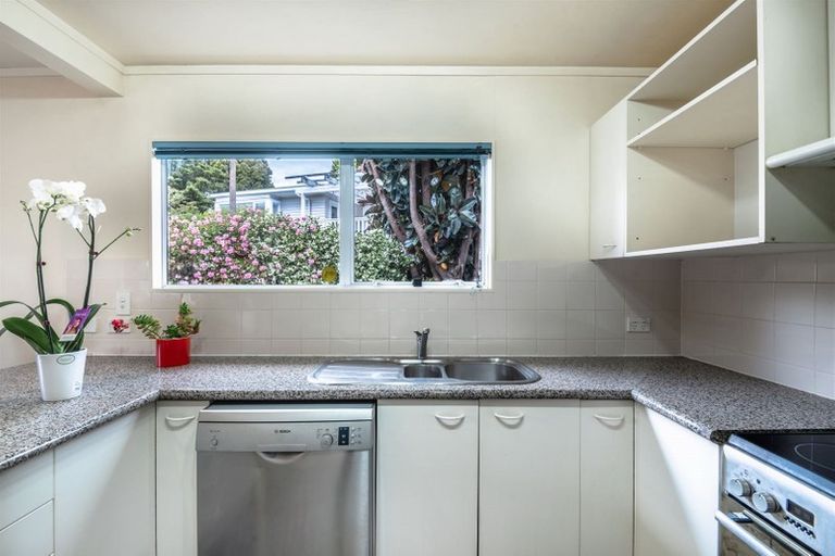 Photo of property in 2/6 Marsh Avenue, Forrest Hill, Auckland, 0620
