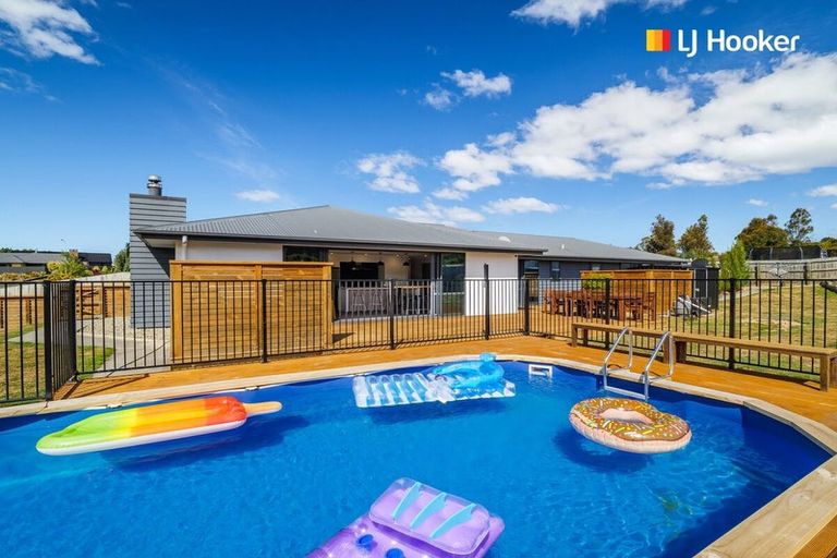 Photo of property in 90 Severn Street, Green Island, Dunedin, 9018