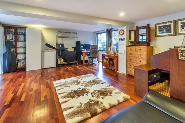Photo of property in 39 Trias Road, Totara Vale, Auckland, 0629