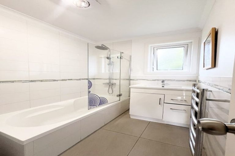 Photo of property in 2/7 Vera Road, Te Atatu South, Auckland, 0610