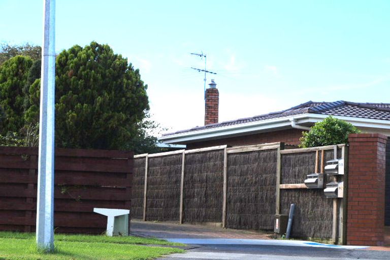 Photo of property in 1/58 Botany Road, Botany Downs, Auckland, 2010