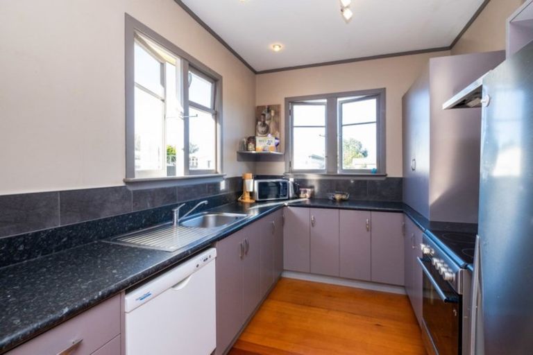 Photo of property in 2 Collins Street, Hawera, 4610