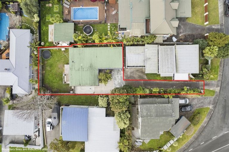 Photo of property in 1/2 Salem Place, Torbay, Auckland, 0630