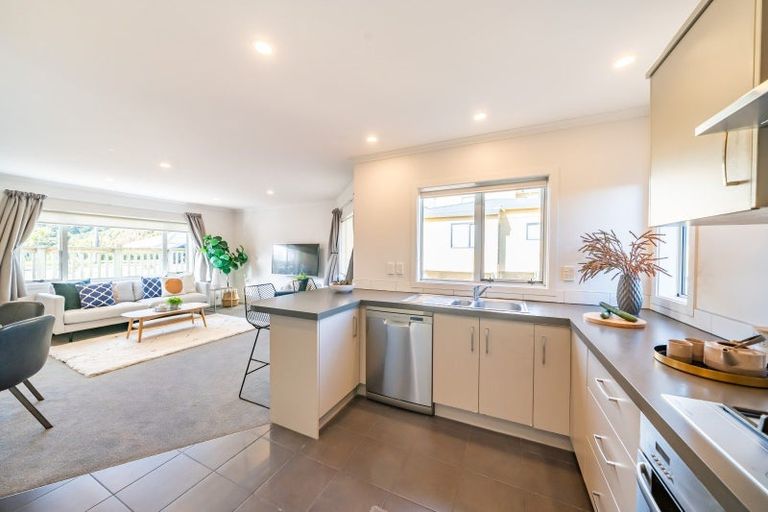 Photo of property in 42a Landsdowne Terrace, Karori, Wellington, 6012