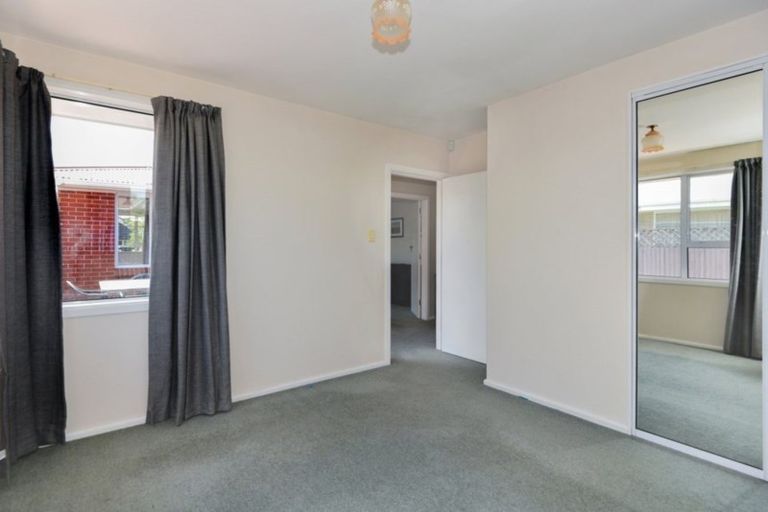 Photo of property in 64 Daniels Road, Redwood, Christchurch, 8051