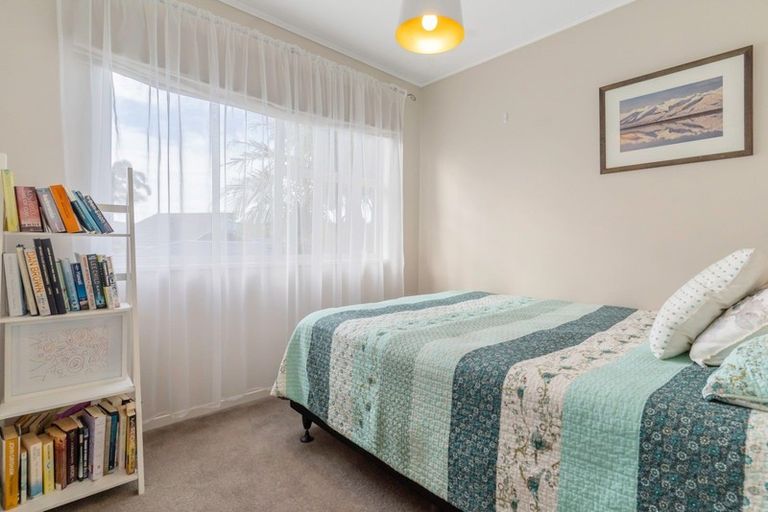 Photo of property in 21 Waterlea Avenue, Mangere Bridge, Auckland, 2022