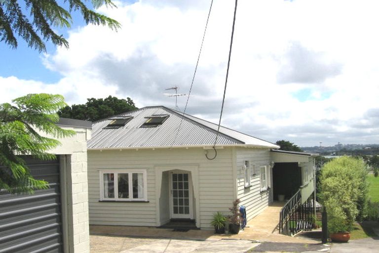Photo of property in 45 Glen Road, Stanley Point, Auckland, 0624