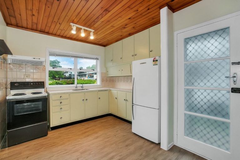 Photo of property in 1/42 Chartwell Avenue, Glenfield, Auckland, 0629