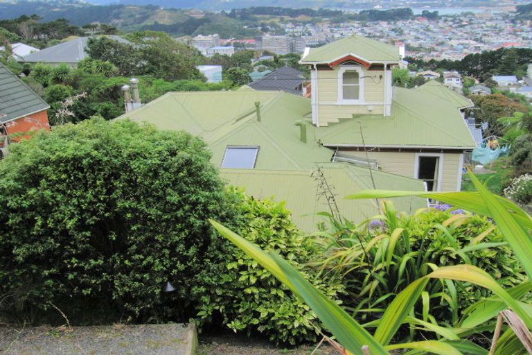 Photo of property in 23 Fortunatus Street, Brooklyn, Wellington, 6021