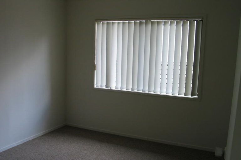 Photo of property in 8 Kayle Glen, West Harbour, Auckland, 0618