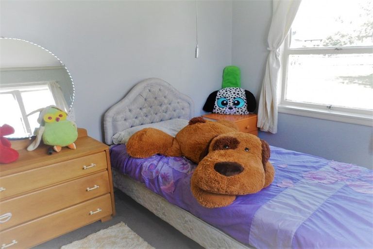 Photo of property in 27 High Street, Hawarden, 7385