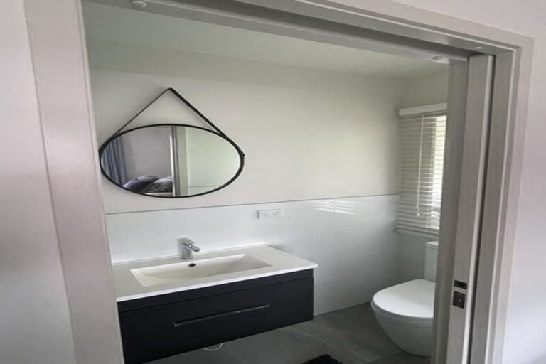 Photo of property in 15 Mcdowell Crescent, Hillcrest, Auckland, 0627