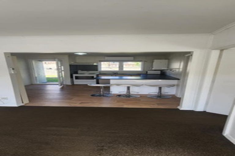 Photo of property in 18 Collins Avenue, Tawa, Wellington, 5028
