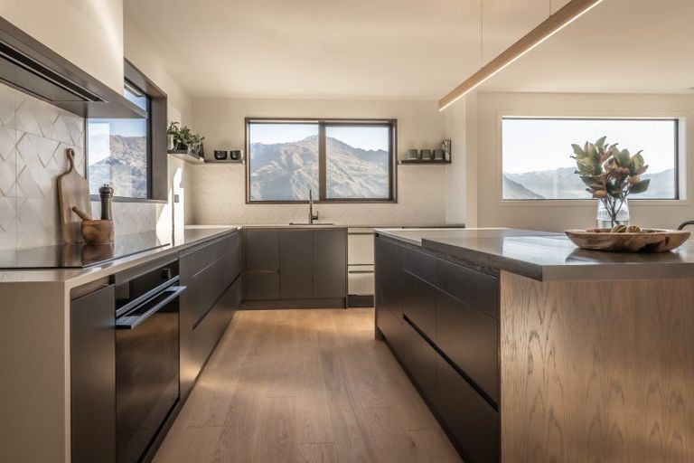 Photo of property in 18 Fenton Avenue, Wanaka, 9305