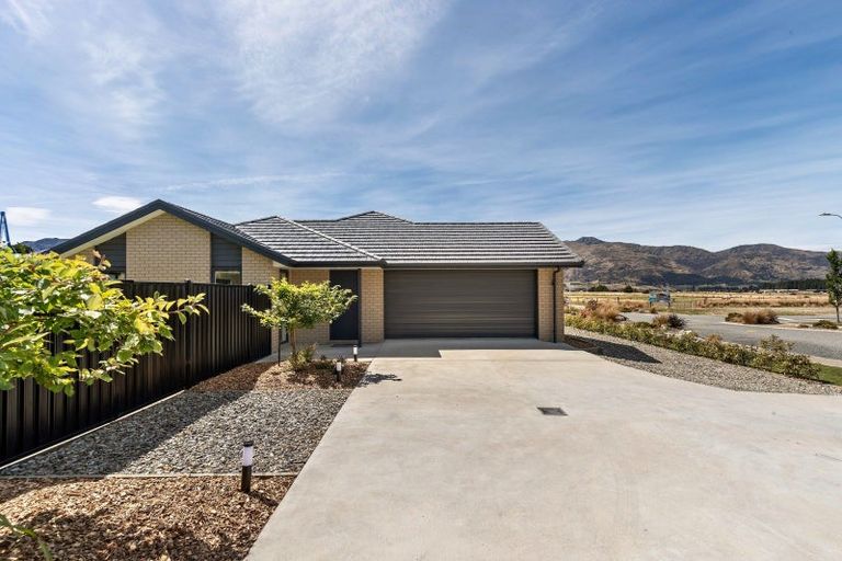 Photo of property in 33 Timsfield Drive, Lake Hawea, Wanaka, 9382