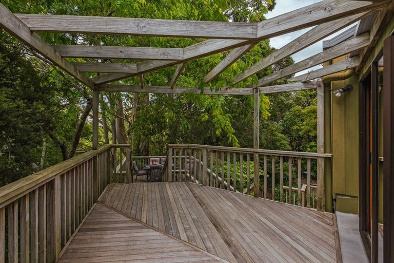 Photo of property in 28 Springdale Grove, Fitzherbert, Palmerston North, 4410