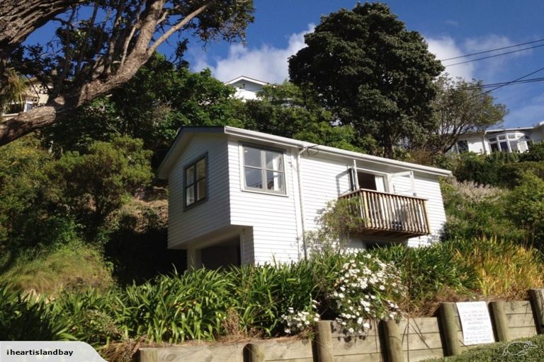 Photo of property in 2 Severn Street, Island Bay, Wellington, 6023