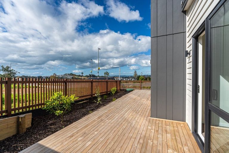 Photo of property in 2 Kauru Lane, Wainui, 0992