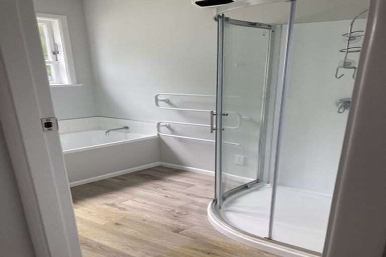 Photo of property in 17a Heather Grove, Fairfield, Lower Hutt, 5011