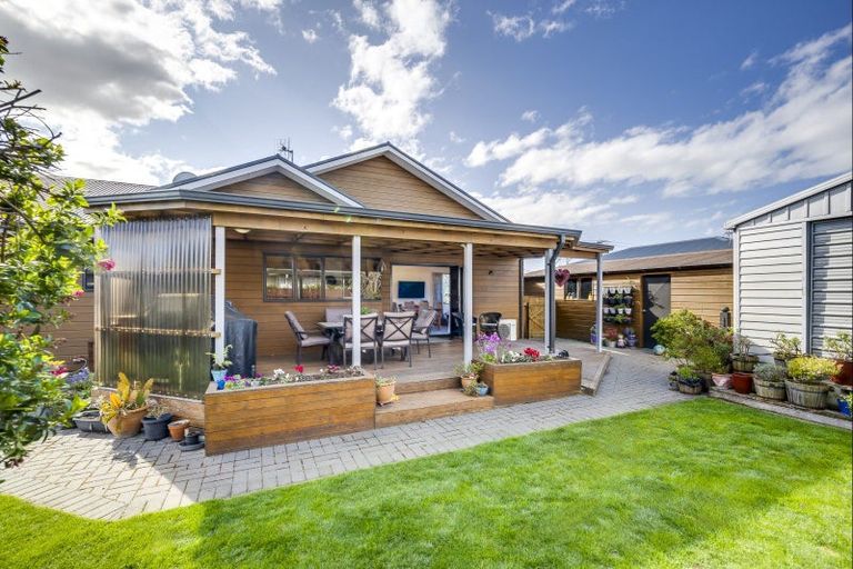 Photo of property in 104 Brookvale Road, Havelock North, 4130