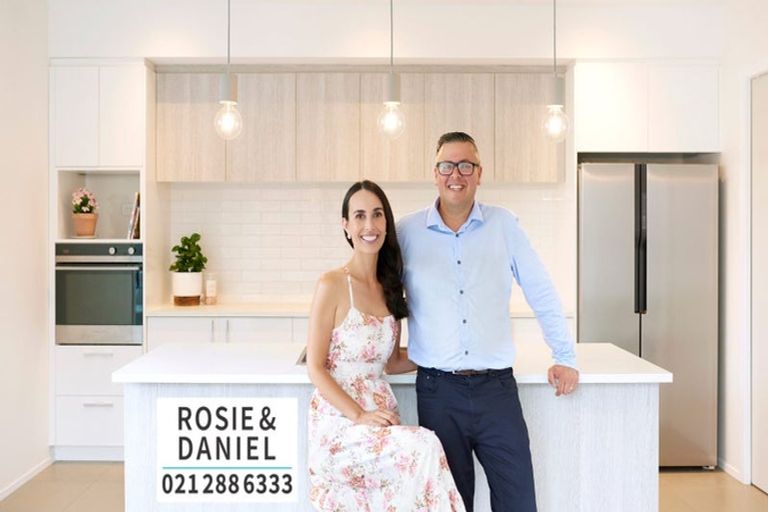 Photo of property in 36 Yeovil Road, Te Atatu Peninsula, Auckland, 0610