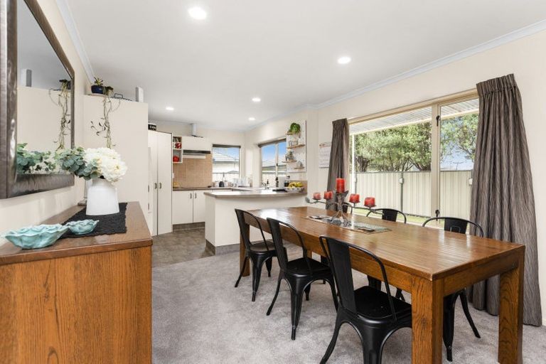 Photo of property in 13 Flemington Place, Taradale, Napier, 4112
