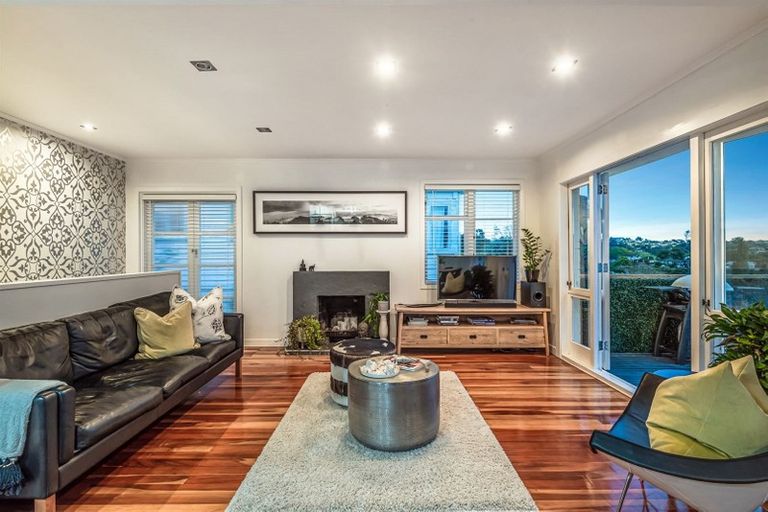 Photo of property in 4/37 Onewa Road, Northcote, Auckland, 0627