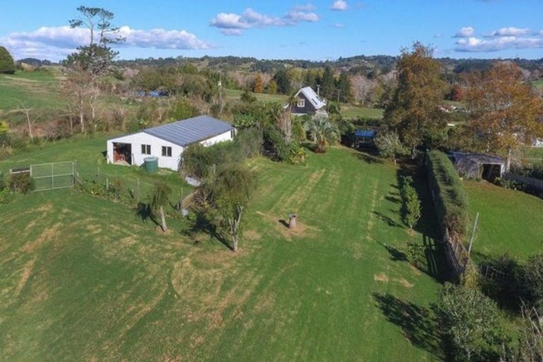 Photo of property in 69 Crossbridge Road, Dairy Flat, 0792