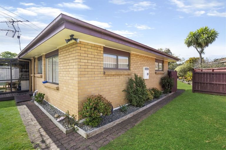 Photo of property in 1/5 Colleen Norma Place, Half Moon Bay, Auckland, 2012