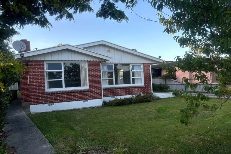 Photo of property in 8 Lochee Road, Upper Riccarton, Christchurch, 8041